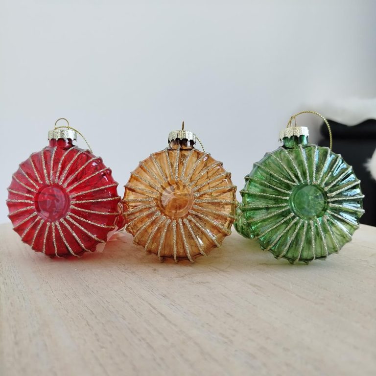 Bombka okrągła zdobiona złotym paskiem mix kolorów 10cm