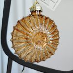 Bombka okrągła zdobiona złotym paskiem mix kolorów 10cm