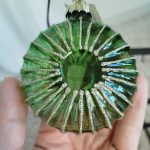 Bombka okrągła zdobiona złotym paskiem mix kolorów 10cm