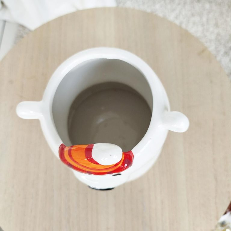 Osłonka ceramiczna na doniczkę Miś polarny z czapką