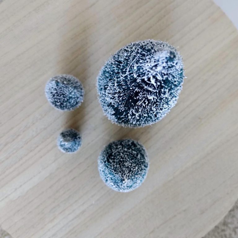 Ozdoba zestaw ośnieżonych choinek