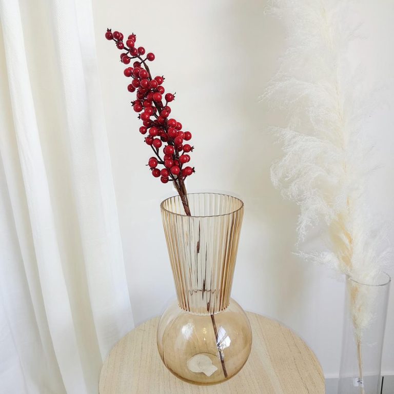 Sztuczna gałązka głogu, czerwona h69cm