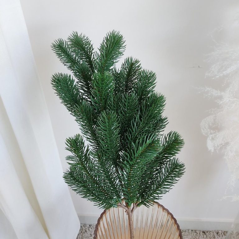 Sztuczna gałązka świerkowa, h60cm