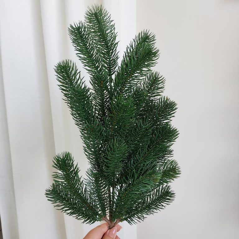 Sztuczna gałązka świerkowa, h60cm