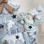 Mikołaj na drabinie, świąteczne miasteczko, figurka