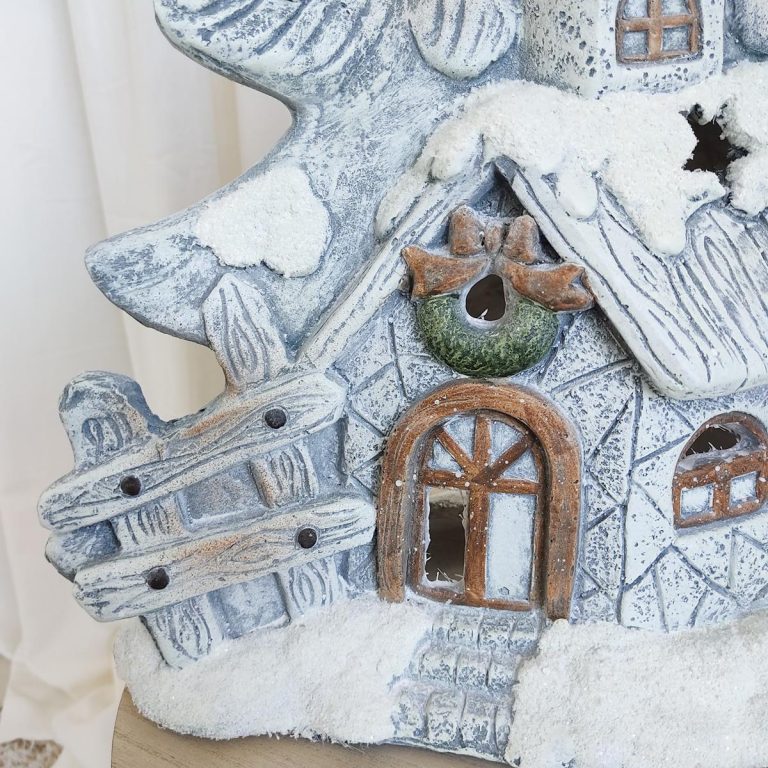 Mikołaj na drabinie, świąteczne miasteczko, figurka