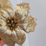 Poinsecja, gwiazda betlejemska na klipsie