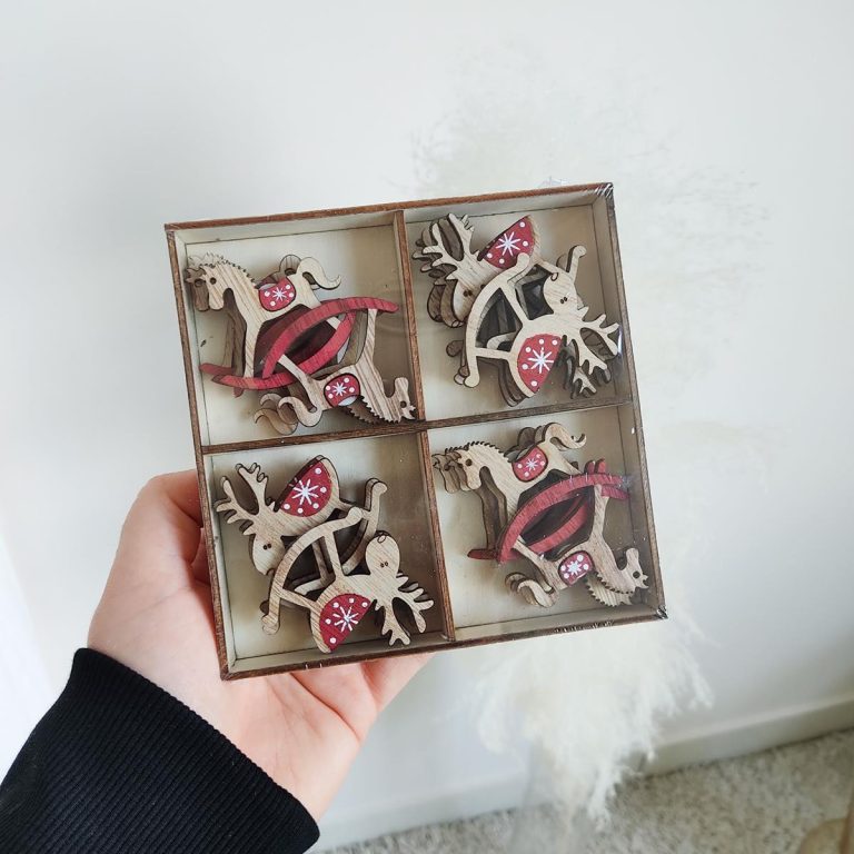 Ozdoby z drewna 24szt