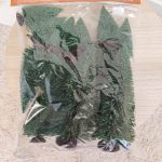 Choinki sztuczne na podstawce mix 12szt