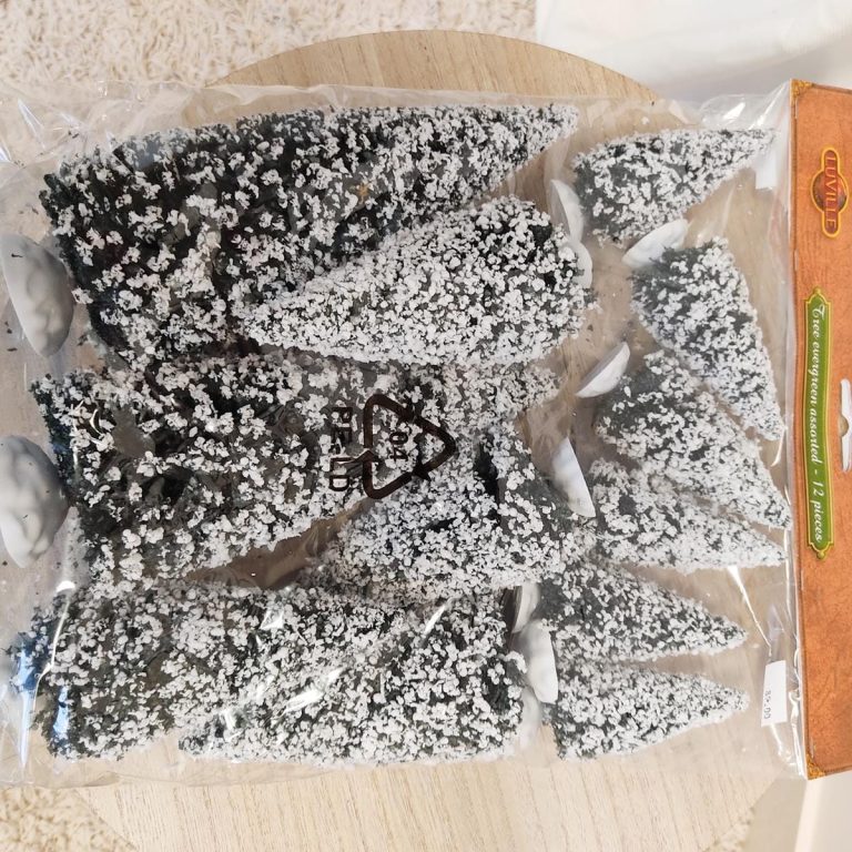 Choinki sztuczne na podstawce mix 12szt