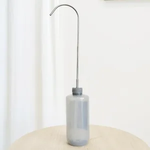 Konewka plastikowa do podlewania roślin na wysokości 0,5l