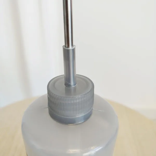 Konewka plastikowa do podlewania roślin na wysokości 0,5l