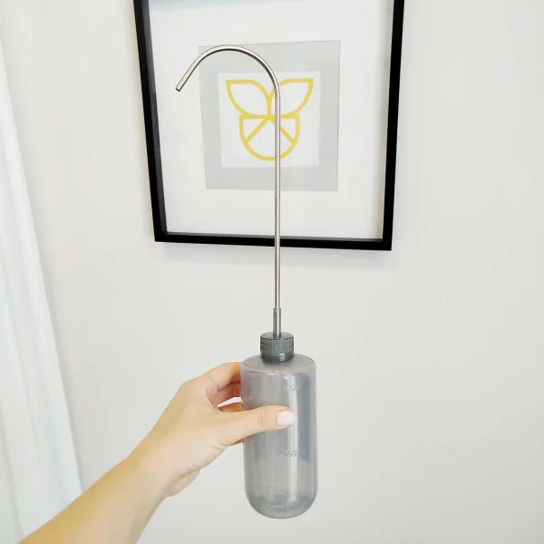 Konewka plastikowa do podlewania roślin na wysokości 0,5l