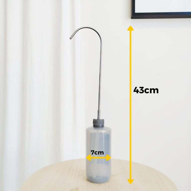 Konewka plastikowa do podlewania roślin na wysokości 0,5l