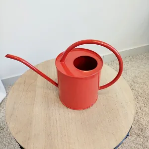 Konewka metalowa czerwona 1,3l