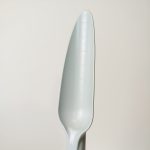 Łopatka ogrodnicza do sadzenia roślin z miarką szara