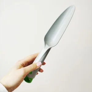 Łopatka ogrodnicza do sadzenia roślin z miarką szara