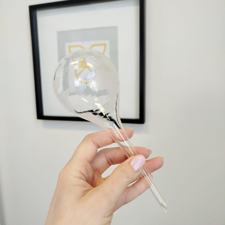 Nawadniacz do roślin szklana kula