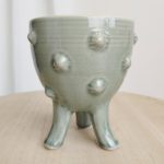 Osłonka ceramiczna na nóżkach Jamie szara