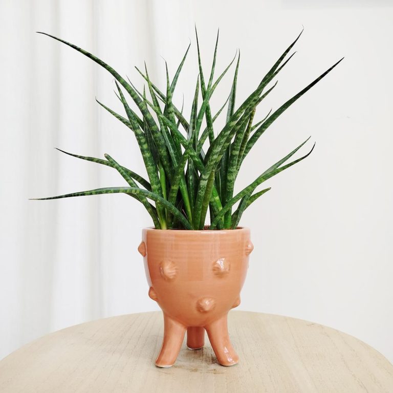 Osłonka ceramiczna na nóżkach Jamie łososiowa