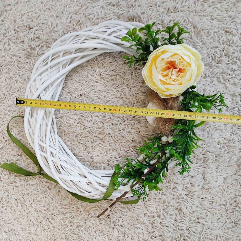 Wianek na drzwi ze sztucznych kwiatów ręcznie robiony 40cm