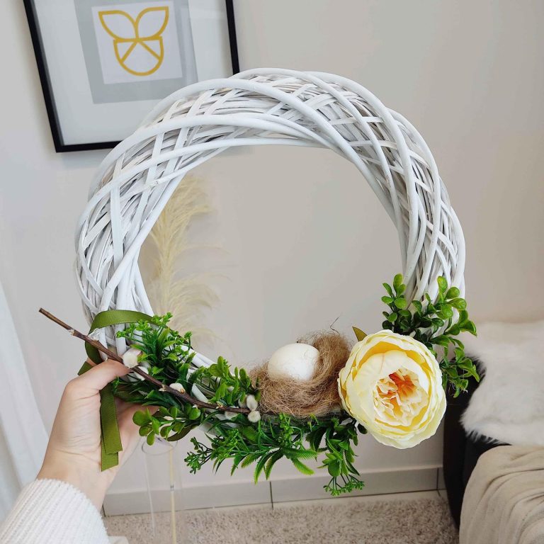 Wianek na drzwi ze sztucznych kwiatów ręcznie robiony 40cm