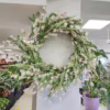Wianek na drzwi ze sztucznych kwiatów różowy 80cm