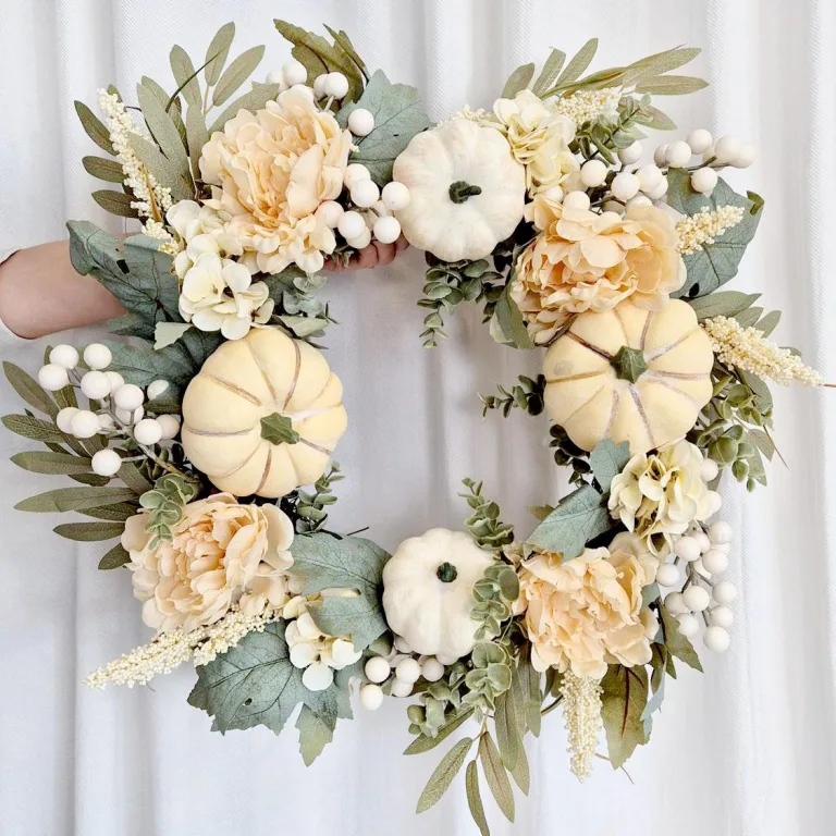 Wianek na drzwi ze sztucznych kwiatów jesienny 55cm