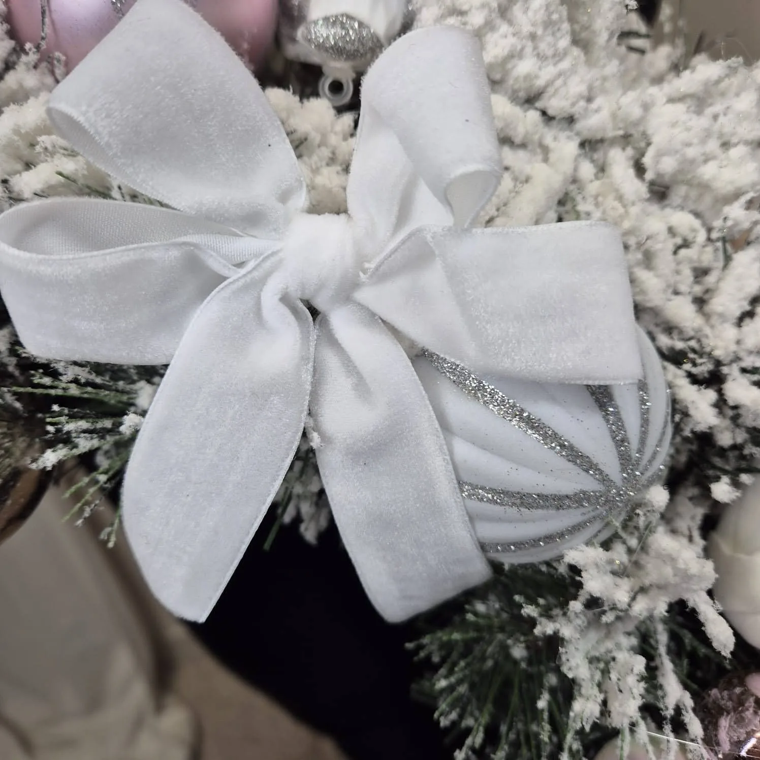 Wianek na drzwi świąteczny zimowy różowy sztuczny 50cm ręcznie robiony