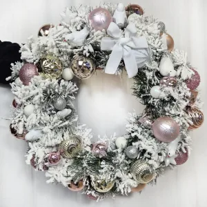 Wianek na drzwi świąteczny zimowy różowy sztuczny 50cm ręcznie robiony