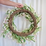 Wianek na drzwi ze sztucznych kwiatów różowy 80cm