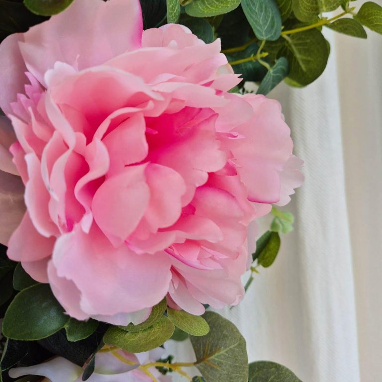 Wianek wiosenny ze sztucznych kwiatów  ręcznie robiony 50cm