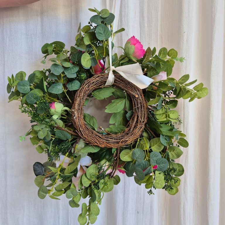 Wianek wiosenny ze sztucznych kwiatów  ręcznie robiony 50cm