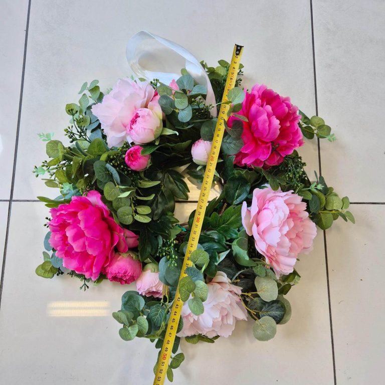 Wianek wiosenny ze sztucznych kwiatów  ręcznie robiony 50cm