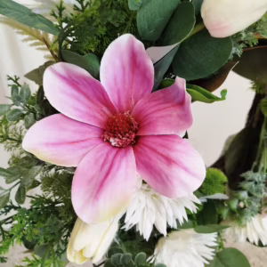 Wianek na drzwi ze sztucznych kwiatów 50cm