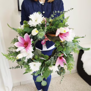 Wianek na drzwi ze sztucznych kwiatów 50cm