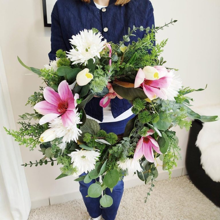 Wianek na drzwi ze sztucznych kwiatów 50cm