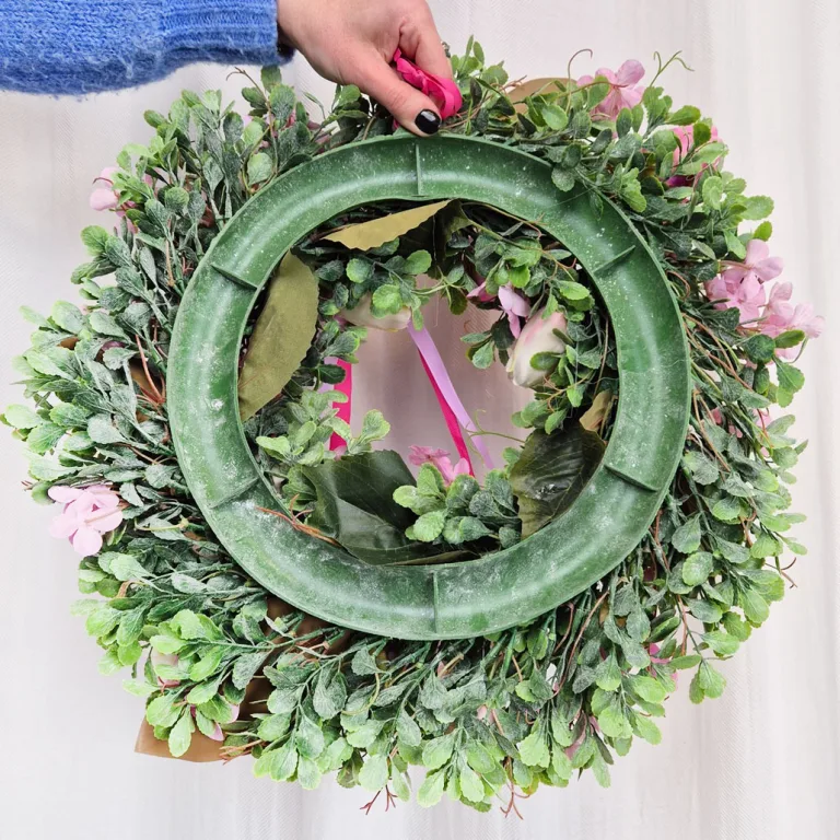 Wianek na drzwi ze sztucznych kwiatów wiosenny ręcznie robiony 45cm