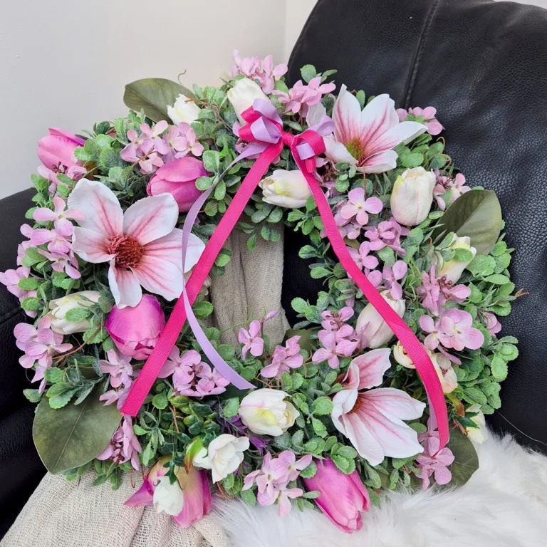 Wianek na drzwi ze sztucznych kwiatów wiosenny ręcznie robiony 45cm