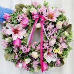 Wianek na drzwi ze sztucznych kwiatów wiosenny ręcznie robiony 45cm