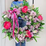 Wianek na drzwi ze sztucznych kwiatów ręcznie robiony 45cm