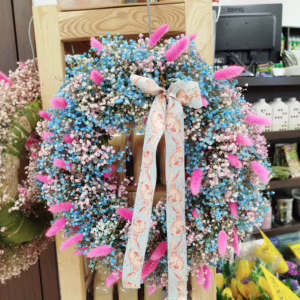 Wianek na drzwi z gipsówki suszonej niebieski 45cm