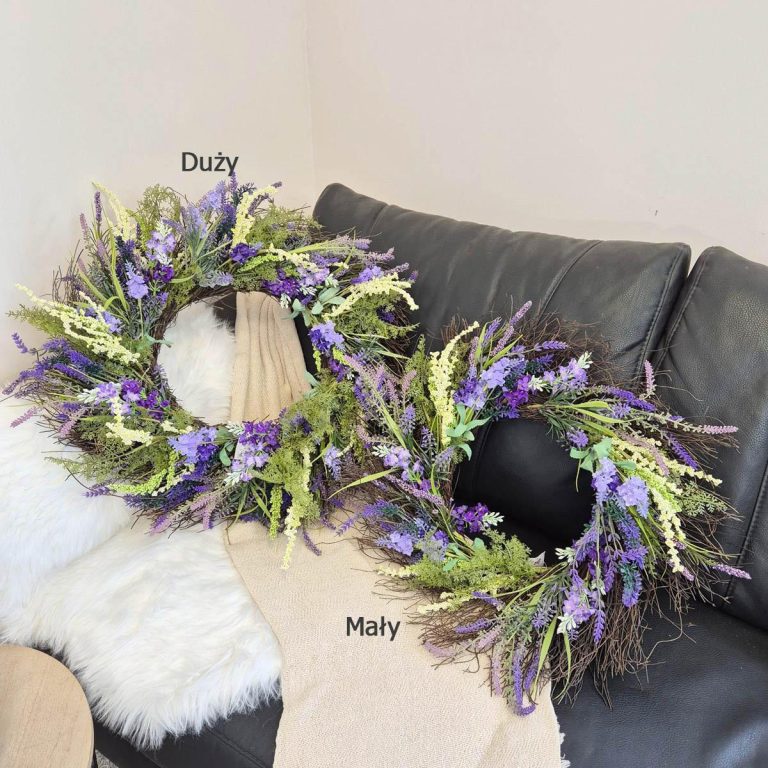Wianek na drzwi ze sztucznych kwiatów z lawendą 50cm