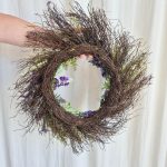 Wianek na drzwi ze sztucznych kwiatów z lawendą 50cm