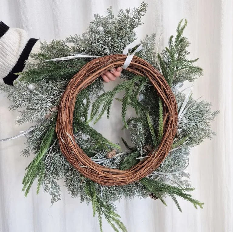 Wianek świąteczny bożonarodzeniowy sztuczny poinsecja- 60cm - ręcznie robiony