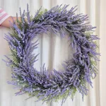 Wianek na drzwi ze sztucznych kwiatów lawendy 80cm