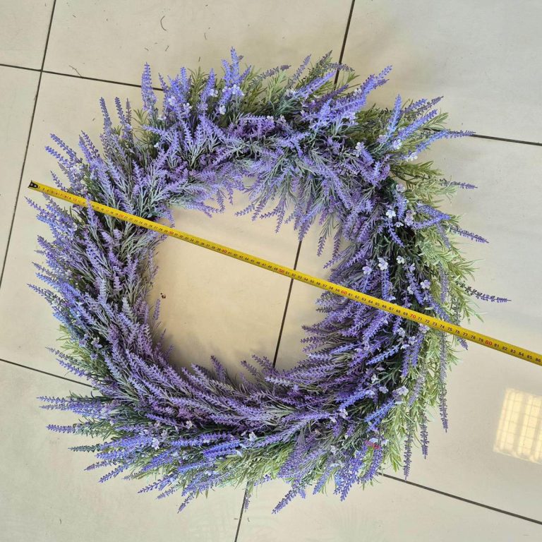 Wianek na drzwi ze sztucznych kwiatów lawendy 80cm