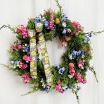 Wianek na drzwi ze sztucznych kwiatów wiosenny kolorowy 50cm