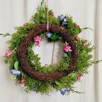 Wianek na drzwi ze sztucznych kwiatów wiosenny kolorowy 50cm