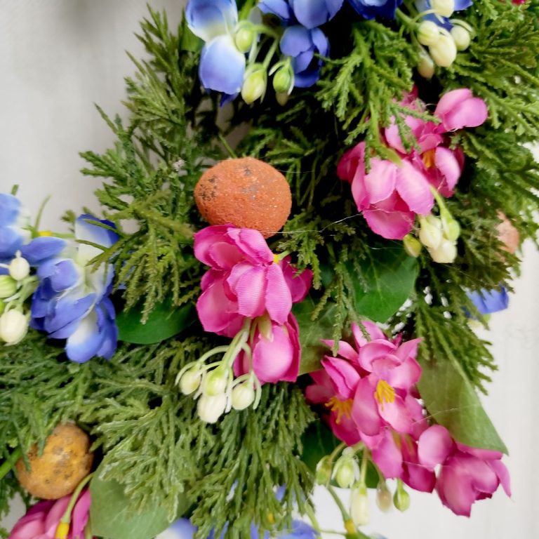 Wianek na drzwi ze sztucznych kwiatów wiosenny kolorowy 50cm